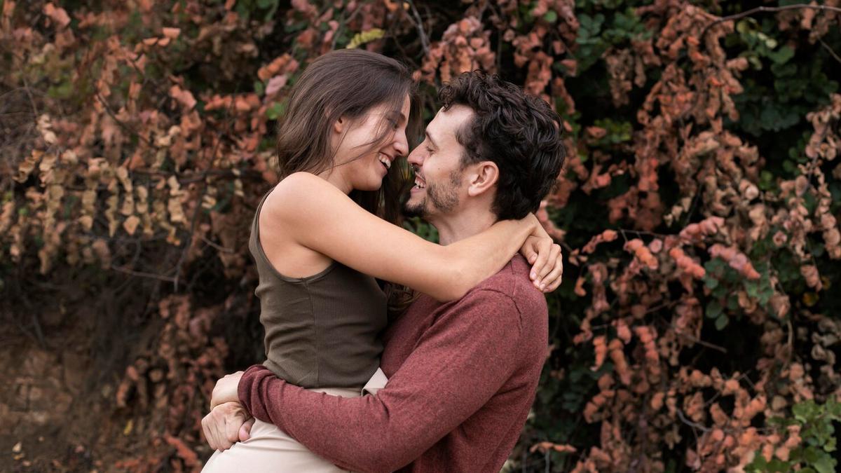 6 Kiat Ahli Cara Menjadi Pendengar yang Lebih Baik Bagi Pasangan