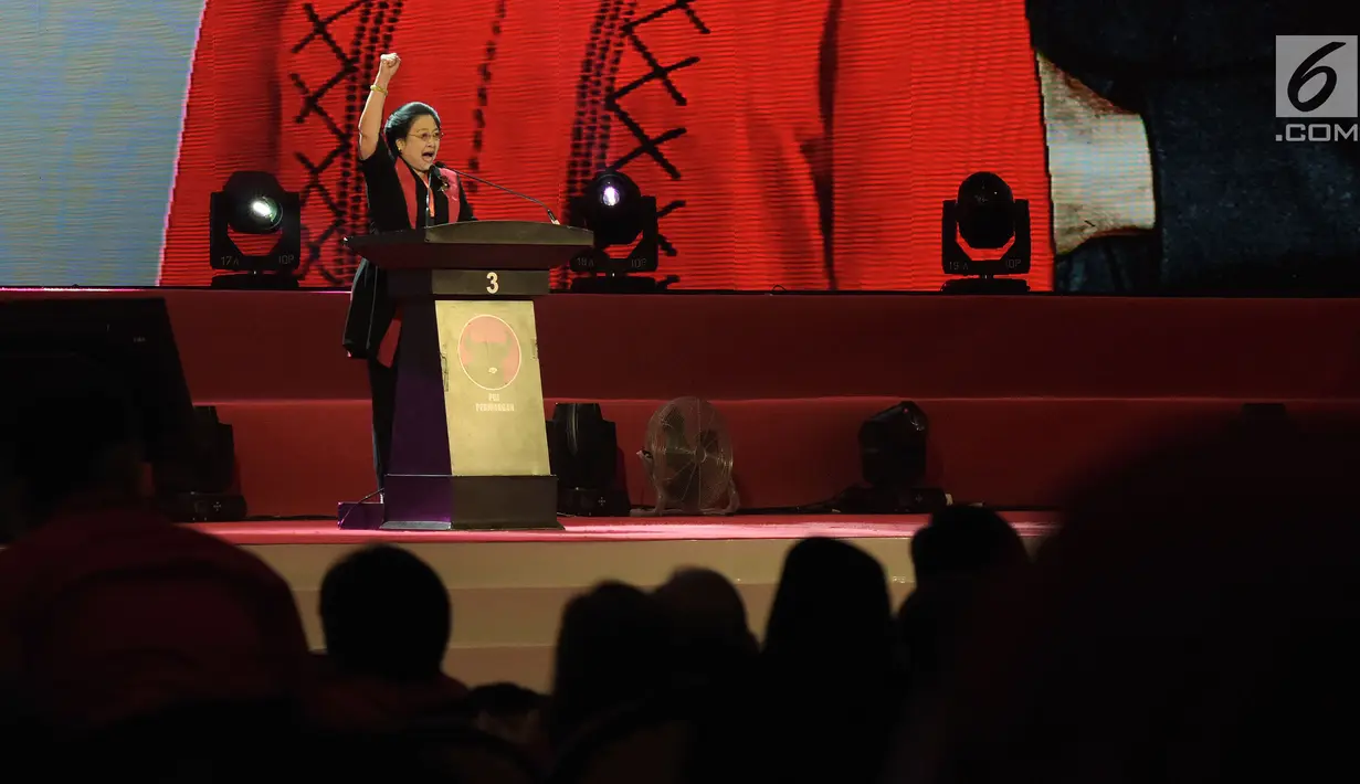 Ketua Umum PDIP Megawati Soekarnoputri memberi sambutan dalam HUT ke-46 PDIP di JIExpo Kemayoran, Jakarta, Kamis (10/1). Megawati menginginkan PDIP diisi kader idelogis yang memegang teguh Pancasila 1 Juni 1945. (Liputan6.com/JohanTallo)