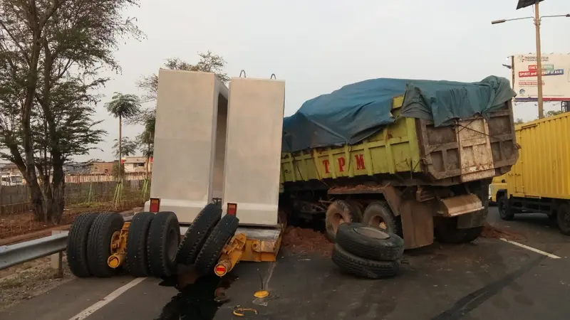 Kecelakaan beruntun di Jalan Tol Prof Dr Ir Sedyatmo arah Bandar Udara Soekarno-Hatta