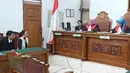 Aktris Nafa Urbach didampingi kuasa hukumnya, Sandy Arifin menghadiri sidang perdana perceraiannya di Pengadilan Negeri Jakarta Selatan, Senin (2/10). Nafa menggugat cerai Zack Lee pada 19 September 2017 lalu di PN Jaksel. (Liputan6.com/Herman Zakharia)