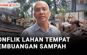 Ratusan warga Pondok Kelapa, Duren Sawit, Jakarta Timur, membongkar paksa lahan tempat pembuangan sampah sementara, yang ditutup secara sepihak oleh pihak yang mengklaim pemilik lahan.