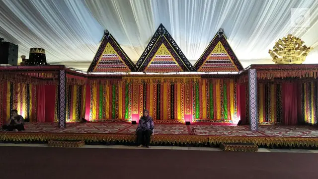 pelaminan ngunduh mantu Kahiyang Ayu dan Bobby Nasution