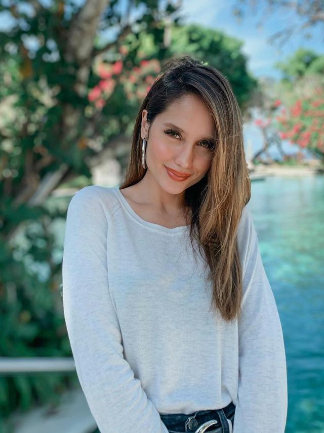 [Fimela] Cinta Laura