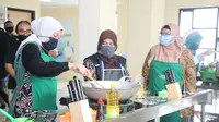 Menaker Ida Fauziyah usai membuka Program Pelatihan Tanggap Covid-19 dalam rangkaian kegiatan May Day 2020 di BLK Lembang, Jawa Barat, Sabtu (2/5/2020).