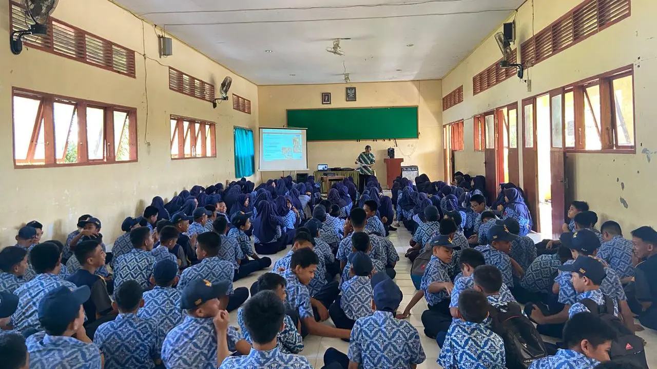 Kampanye Gerakan Nasional Literasi Digital di Indonesia digagas Kementerian Komunikasi dan Informatika (Kemenkominfo) bersama Gerakan Nasional Literasi Digital (GNLD) Siberkasi.