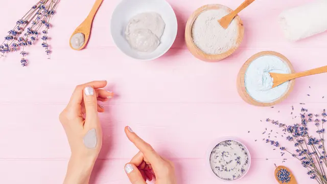 4 Lifehack Atasi Komedo di Kulit Wajah Buat Si Super Sibuk b