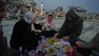 Dibayangi Krisis Kemanusiaan, Warga Gaza Jaga Nuansa Hangat Kebersamaan Ramadan