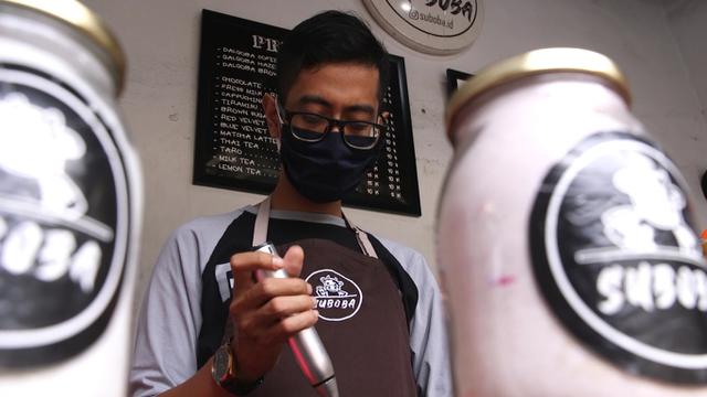 Irysad Rojali Membuat Minuman Boba