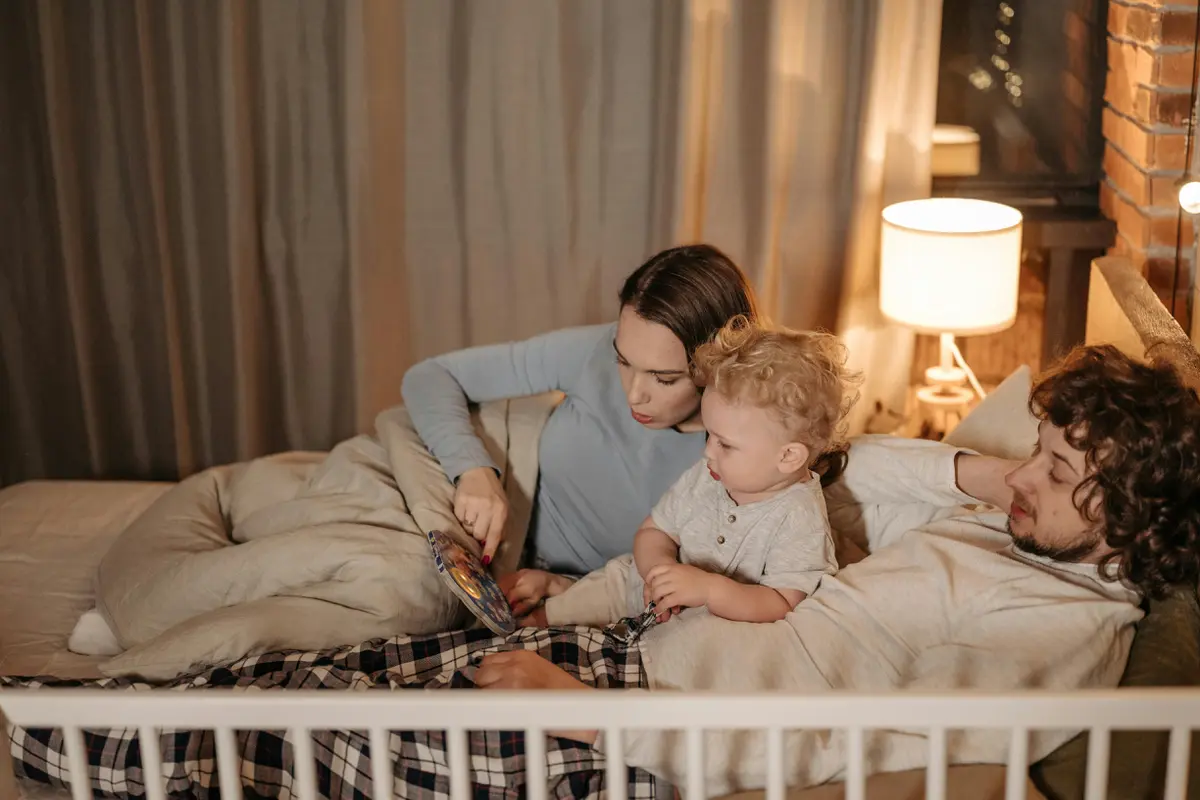 Mengapa Dongeng Sebelum Tidur Bisa Membantu Perkembangan Anak? Ini Alasannya!
