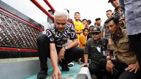 Gubernur Jawa Tengah Ganjar Pranowo, meninjau langsung pembangunan jembatan yang berada di Desa Keseneng, Kecamatan Mojotengah, Kabupaten Wonosobo.