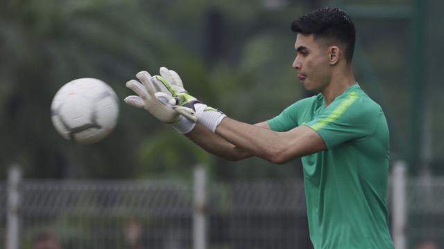 Kiper Timnas Indonesia U-22, Nadeo Argawinata. (Bola.com/Vitalis Yogi Trisna)
