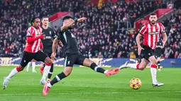 Pemain bintang asal Mesir itu mengukir brace dalam kemenangan epic comeback liverpool dengan skor 3-2. (AFP/Justin Tallis)