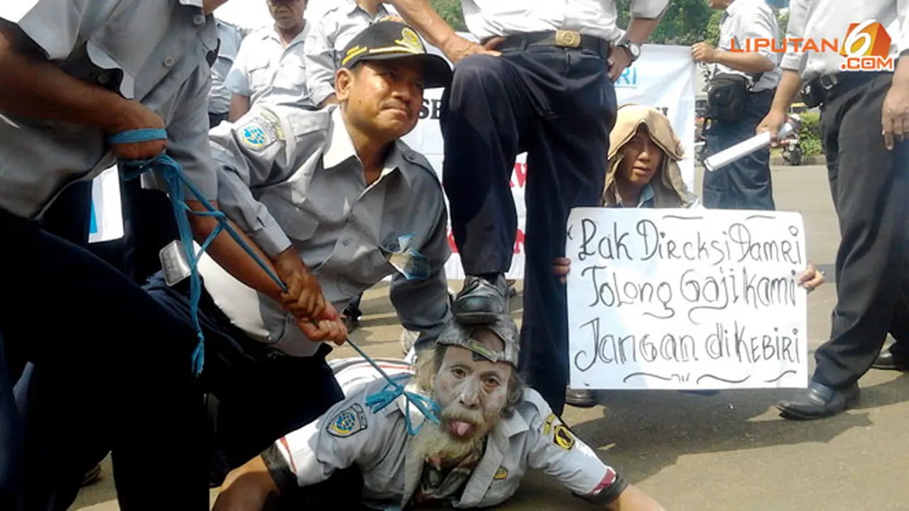 damri-demo-130910b.jpg