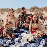 Saat ini, Jennifer dan keluarga tengah bertandang ke Belanda untuk menghadiri pernikahan adik iparnya, Noufri Bachdim.  (Instagram/jenniferbachdim).
