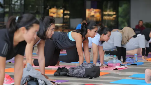 Yoga bersama Active Barn di Fimela Fest 2018
