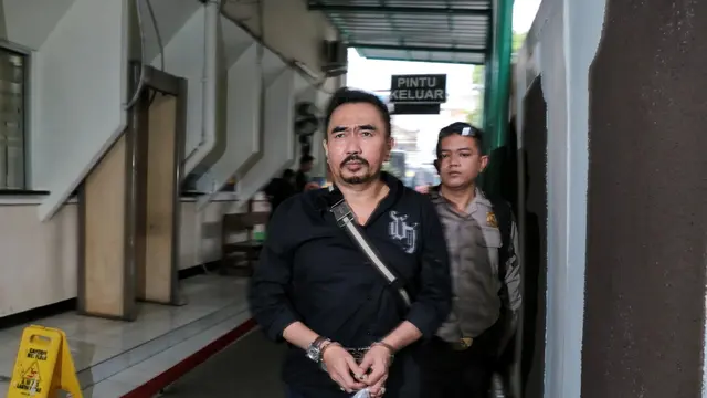 [Bintang] Gatot Brajamusti