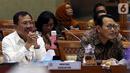 Menteri Kesehatan Terawan Agus Putranto (kiri) dan Dirut BPJS Kesehatan Fachmi Idris (kanan) saat rapat dengar pendapat dengan Komisi IX DPR di Kompleks Parlemen, Jakarta, Selasa (5/11/2019). Rapat membahas polemik kenaikan iuran BPJS Kesehatan. (Liputan6.com/JohanTallo)