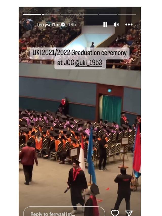 6 Momen Ferry Salim Jalani Wisuda di Usia 56 Tahun, Raih Gelar Sarjana Hukum