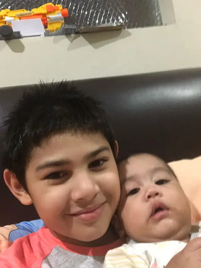 6 Potret Arsen Momong Anak Rifky Balweel dan Biby Alraen, Bak Adik Kandung