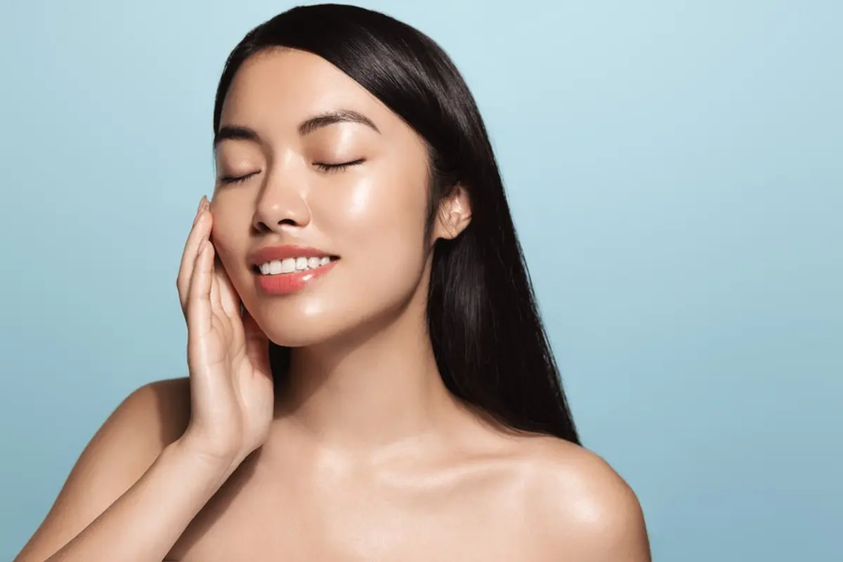 Melembapkan Kulit Berminyak Itu Penting, Cari Tahu Trik Perawatan dan Kandungan Skincare yang Tepat Yuk!