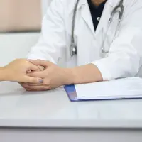 ilustrasi dokter (Foto: Unsplash.com/Arvin Chingcuangco)