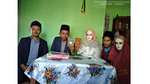 Parodi 4 Foto Imajinasi Jomblo Ini Bikin Geleng-geleng