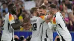 Penyerang Jerman #09 Niclas Fuellkrug (kanan tengah) berselebrasi dengan rekan setimnya setelah mencetak gol ke gawang Skotlandia pada matchday 1 Grup A Euro 2024 di stadion Allianz Arena, Sabtu (15/6/2024). (DAMIEN MEYER / AFP)