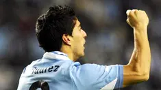 Kegembiraan Luis  Suarez yang memborong dua gol kemenangan Uruguay atas Peru 2-0 pada partai semifinal Copa AMerica di La Plata, Argentina, 19 Juli 2011. AFP PHOTO/DANIEL GARCIA