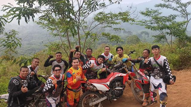 Potret Rizki dan Ridho D'Academy Naik Motor Trail. (Sumber: Instagram/da2_ridho )