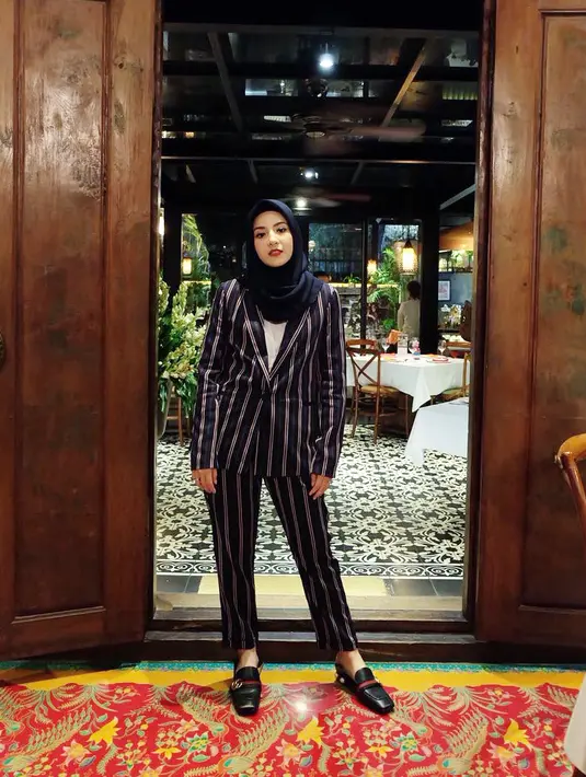 Di kawasan Jeruk Purut, Jakarta Selatan, Natasha menceritakan soal  dirinya yang menikah di usia muda bersama pasangan yang usianya terpaut jauh. Namun keduanya tetap bisa menjalani perbedaan itu. (Instagram/natasharizkynew)