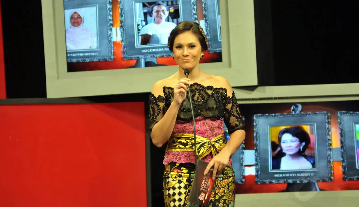 Ditemui di ajang Indiehome Woman Awards 2014, Jumat (25/4/14), Wulan Guritno tampak cantik dalam balutan kebaya. (Liputan6.com/Panji Diksana)