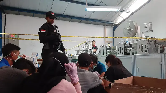 Polisi Gerebek Pabrik Masker Ilegal di Jakarta Utara