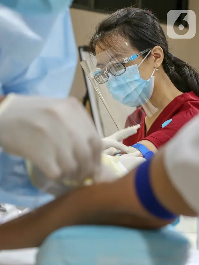 Lindungi Pasien saat Berobat, Karyawan dan Tenaga Medis Jalani Tes Serologi Covid-19