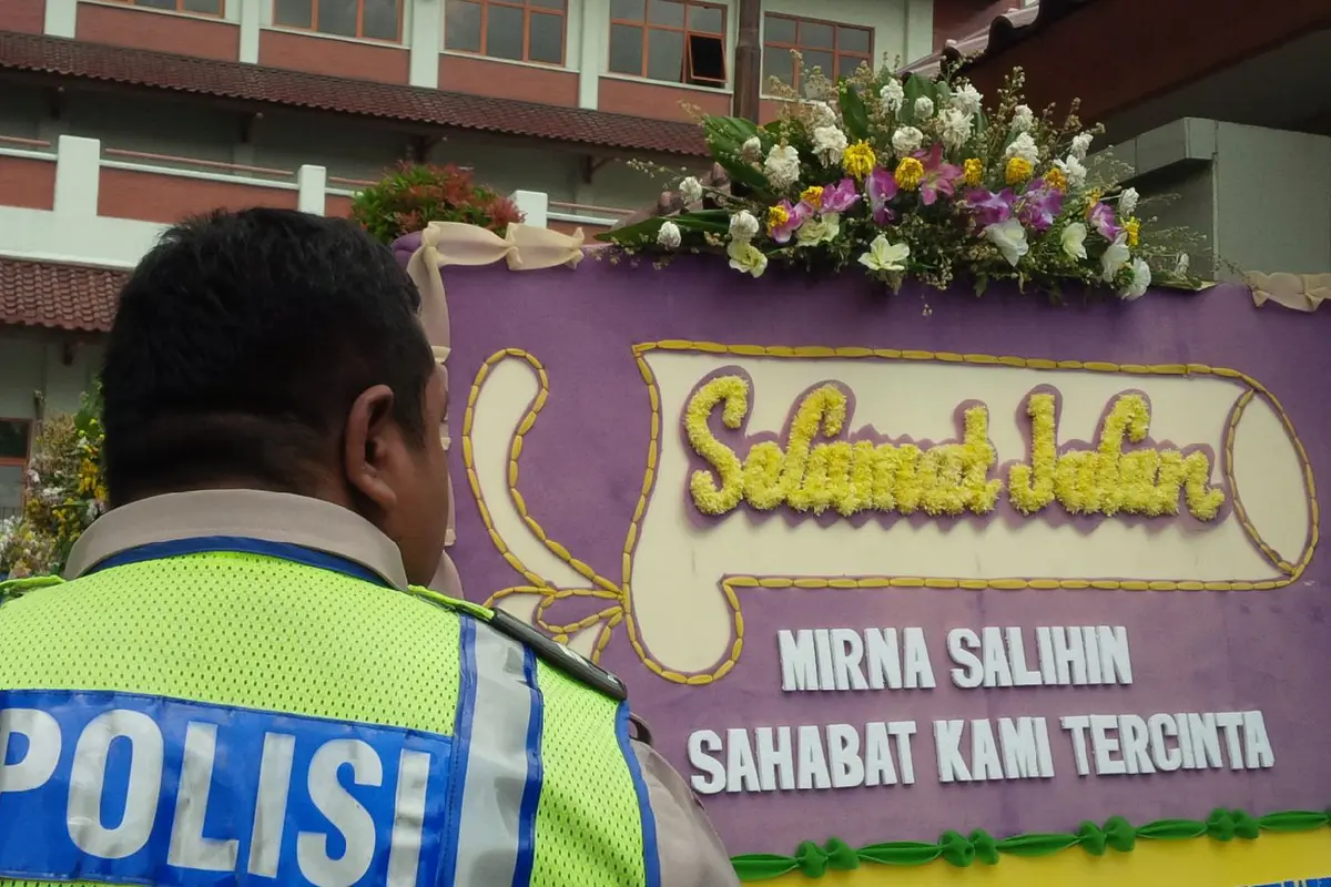 Jenazah Mirna Diberangkatkan ke TPU di Bogor