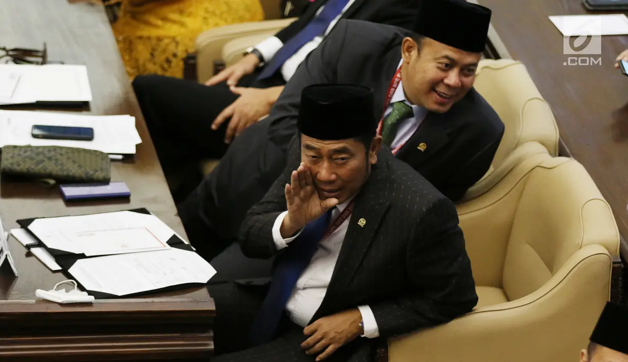 Abraham Lunggana atau Haji Lulung saat menghadiri pelantikan anggota DPR, MPR, dan DPD di Kompleks Parlemen, Jakarta, Selasa (1/10/2019). Haji Lulung berhasil melenggang mulus menjadi legislator DPR RI periode 2019-2024. (Liputan6.com/JohanTallo)