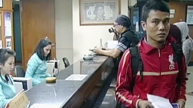 Rupiah Melempem, Penukaran Uang Dipenuhi Pembeli