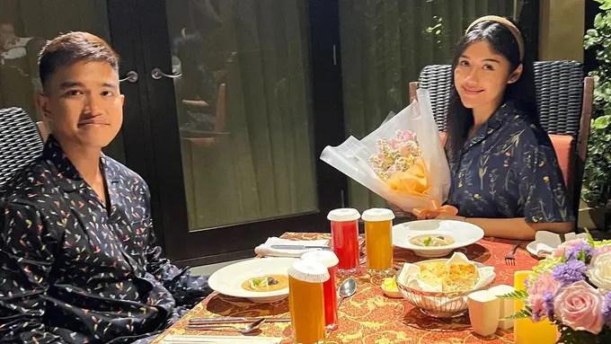 Erina Gudono dan Kaesang Pangarep Kenakan Piyama untuk Dinner Romantis, Tampilan Bareface dan Rambut Indah Jadi Sorotan
