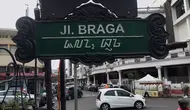 Dengan deretan bangunan lama di sepanjang jalurnya, Jalan Braga di Kota Bandung, Jawa Barat, memang memiliki keunikan tersendiri. (Liputan6.com/Huyogo Simbolon)