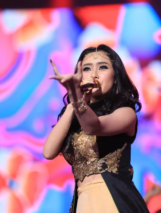 "Kaget juga. Biasanya kan penyanyi dangdut, sekarang dari luar langsung didatangkan. Bangga, beberapa tahun Cita dipercaya. Bagi Cita, Indosiar televisi luar biasa," ucap Cita Citata. (Adrian Putra/Bintang.com)