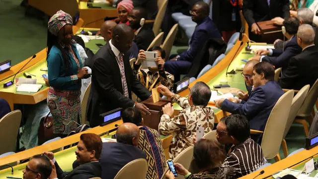 Delegasi Indonesia melaksanakan proses pemungutan suara untuk menjadi anggota Dewan HAM PBB, dalam Sidang Majelis Umum PBB New York pada 17 Oktober 2019 (sumber: Kemlu RI)
