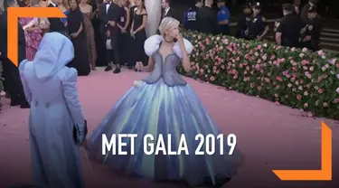 Zendaya menjadi salah satu selebritas yang banyak dibicarakan selama Met Gala 2019. Hal ini dikarenakan ia memakai gaun yang ternyata bisa menyala.