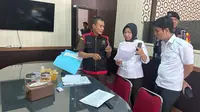 Tim Penyidik Tindak Pidana Khusus Kejaksaan Tinggi Sulawesi Selatan menggeledah Kantor BPN Sulsel dan kediaman mantan Sekretaris BPN Wajo