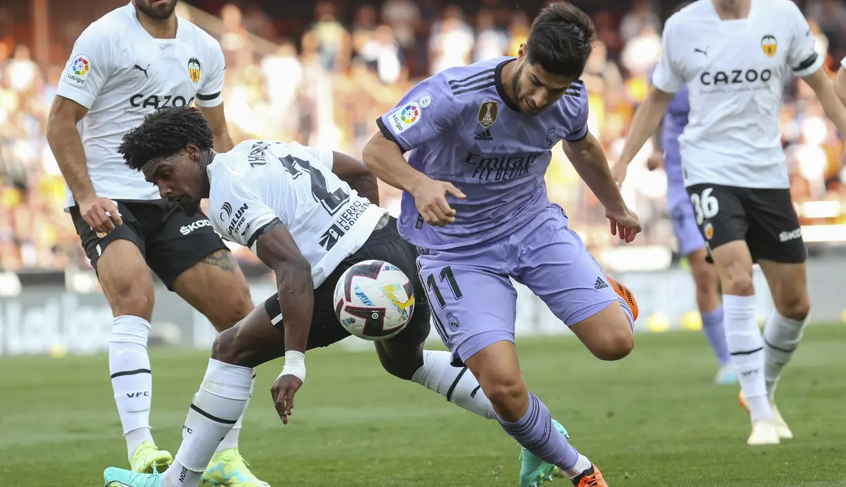 Real Madrid menelan kekalahan tipis 0-1 di kandang Valencia. (AP Photo/Alberto Saiz)