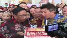 Sejak Kamis pagi, para pendukung memadati Balaikota Jakarta untuk memberikan selamat untuk Gubernur Djarot.