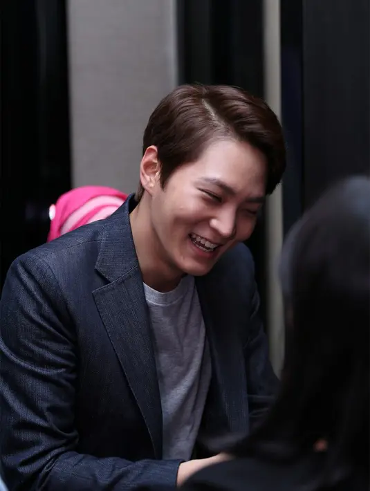 'Aku bingung pas di jalan dari bandara ke hotel kan macet, kok mereka sampai dengan cepet ya. Mereka naik apa?,' ujar Joo Won Bingung. (Andy Masela/Bintang.com)