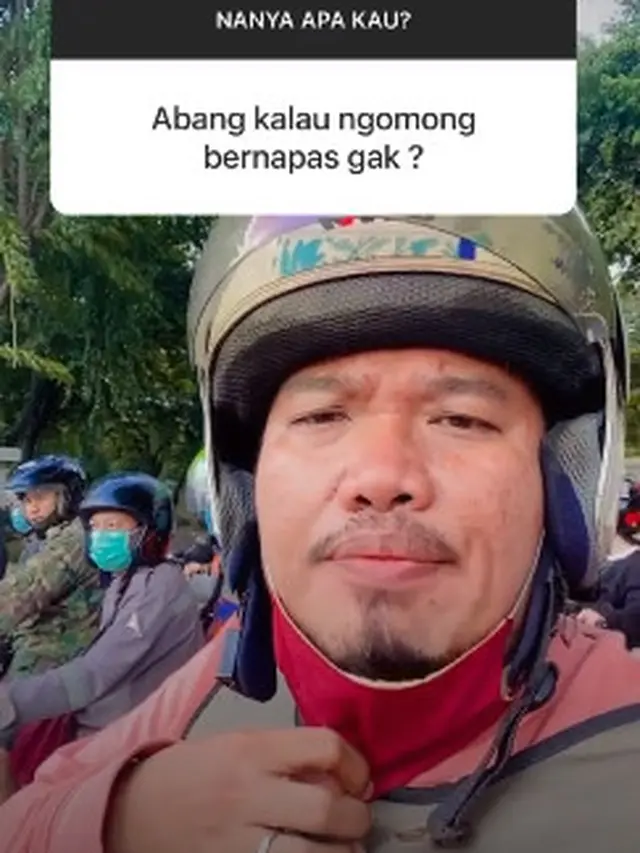 Viral Pria Jawab Pertanyaan TikTok di Lampu Merah, Teriak Bikin Terkejut Pengguna Jalan