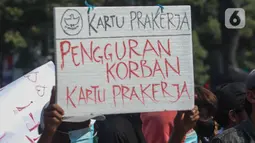 Massa yang tergabung dalam Barisan Masyarakat Anti Korupsi, Kolusi dan Nepotisme (BASMI KKN) melakukan aksi unjuk rasa di kawasan Patung Kuda, Jakarta, Jumat (27/5/2022). Dalam aksi tersebut mereka menuntut pemerintah untuk mengatasi lonjakan harga dan kelangkaan minyak goreng di Indonesia. (Liputan6.com/Herman Zakharia)