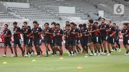 Latihan ini bagian persiapan jelang laga uji coba melawan India U-23. (Liputan6.com/Helmi Fithriansyah)