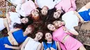 Kabar gembira datang dari TWICE, lantaran mereka akan mempersembahkan karya terbaru untuk para penggemar setianya. Grup yang beranggotakan 9 orang mengumumkan akan comeback di musim panas kali ini. (Foto: Soompi.com)