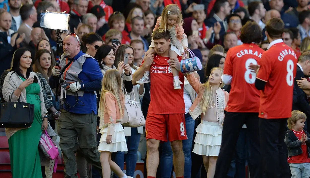 Di Liga Inggris, Steven Gerrard setia bersama Liverpool, sebagai satu-satunya klub yang dibelanya sepanjang kariernya di Inggris mulai 1998/1999 hingga 2014/2015. Dalam 17 musim bersama The Reds, tak satu pun gelar Liga Inggris diraihnya. (AFP/Oli Scarff)